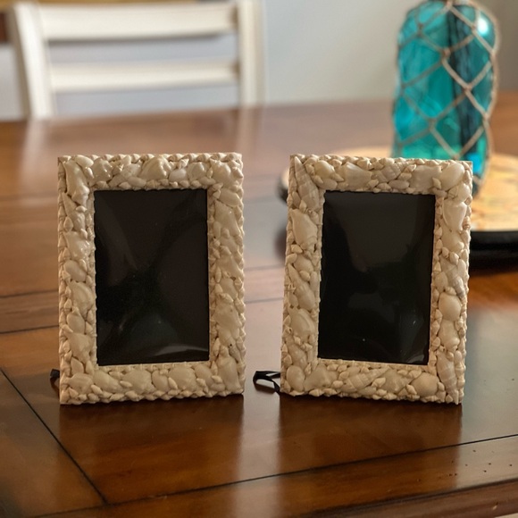 Set of 2 Genuine Beautiful Beach White Seashell Picture Frames - Picture 1 of 8